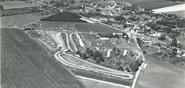 La modification d'une piste de motocross
